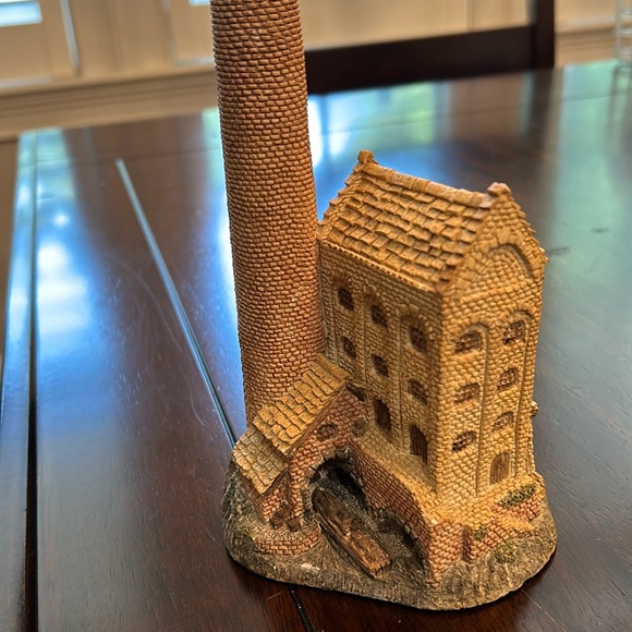 David Winter Cottage - The Cotton Mill  1983 - see description - Picture 4 of 7